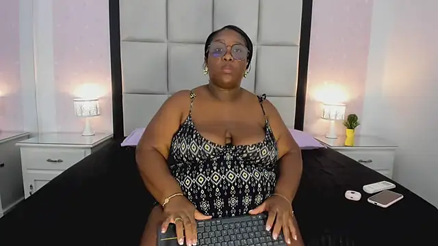 TreisyVixen webcam