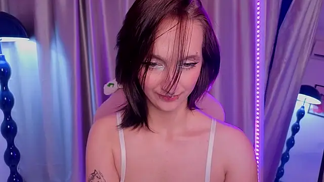 LunaVogue1 live cam on StripChat
