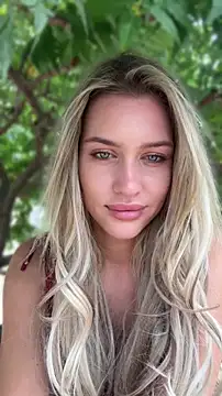 KikiWatson webcam