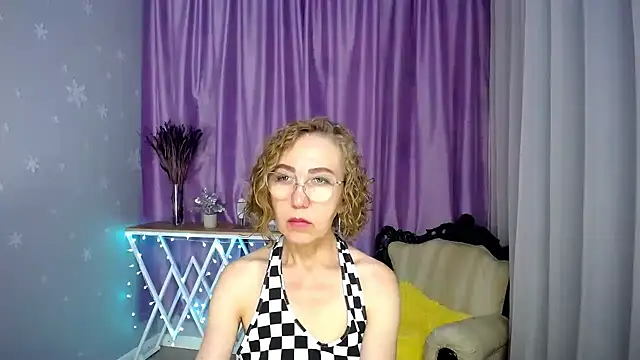 queen_a_n_i webcam
