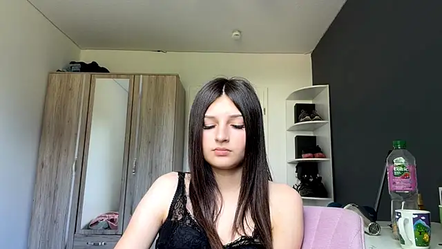 SpanishRooter live cam on StripChat