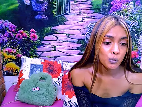 IndianPretty14u2Luv live cam on StripChat
