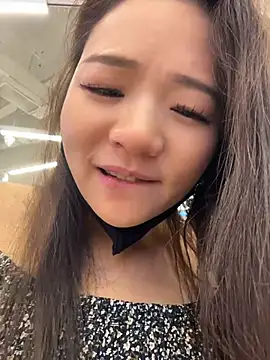 xiaoxiaocheng678 (F milf) - 勾引路人小哥哥摸胸！