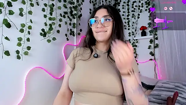 Samii_Evans live cam on StripChat