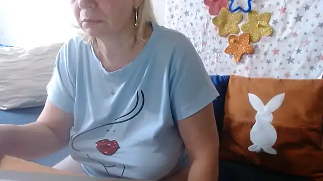 QueenLana webcam