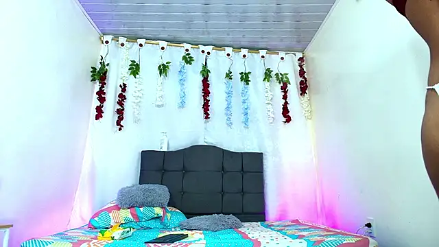 Valentina_and_sneider_ live sex cam