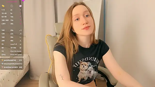mowalova live cam on StripChat