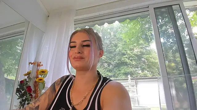 Ella_Vee webcam