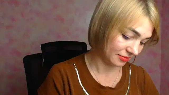 CuttieEmma webcam