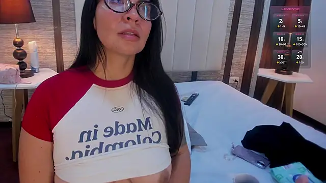 Hannah_Cross live cam on StripChat