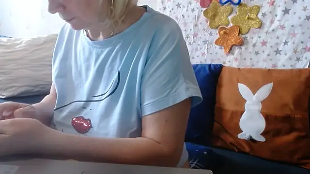 QueenLana webcam