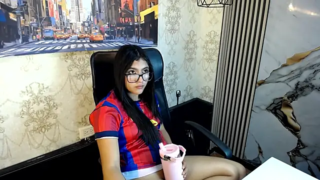 Holly_Watson_ live cam on StripChat