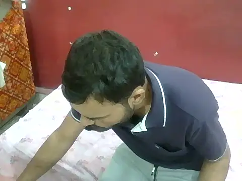Decent-Couple25 webcam