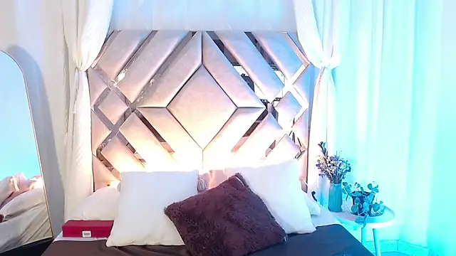 MilaMonroeX webcam