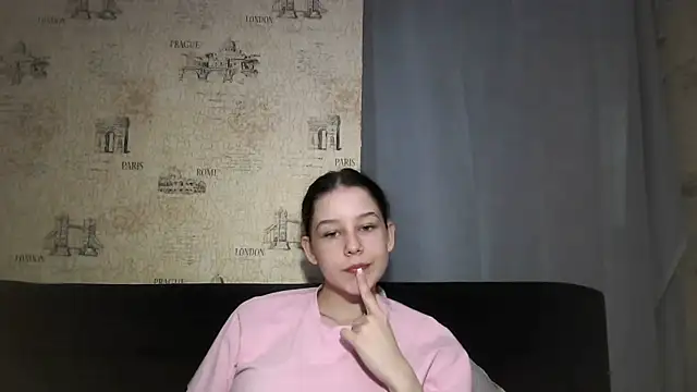 ElinoreHuxman webcam