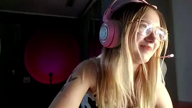 JulieannWiklund webcam