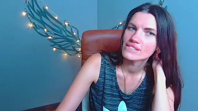 MilaLoona webcam