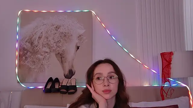 Emily_Simon live cam on StripChat