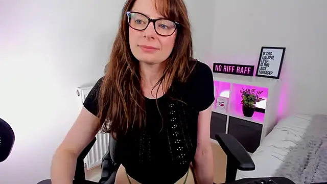 LucieWinters_UK webcam