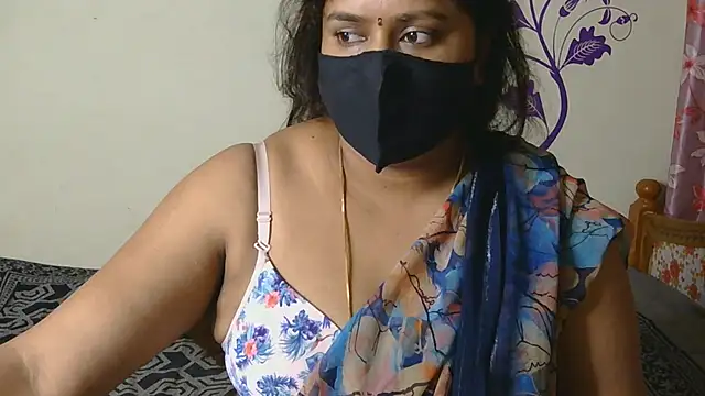 LouleyRani_ webcam