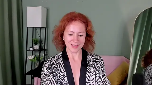 LeticiaRomano live cam on StripChat