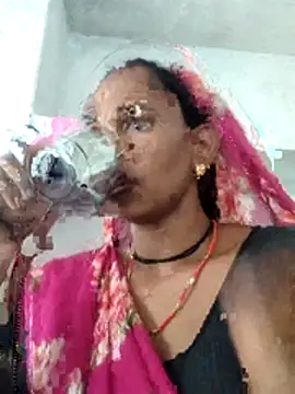 Pooja750 webcam