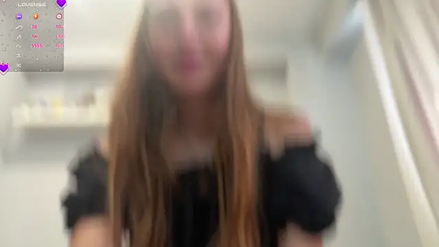 selena_favn webcam