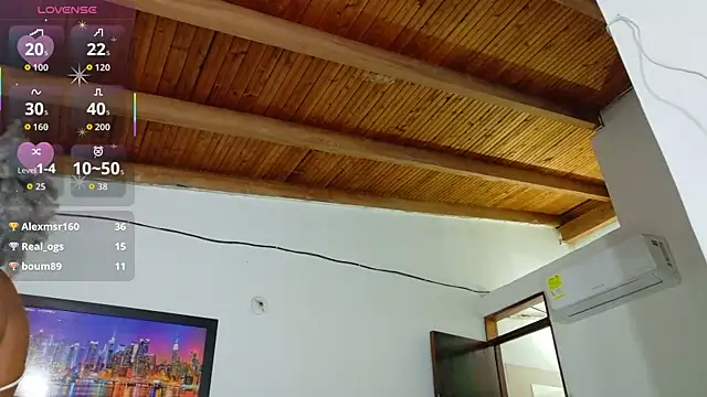 ebony_NeighborMoans webcam