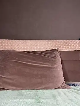 LaraVoosh webcam