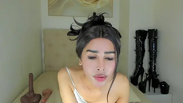Lovable_with_bigsurprise webcam