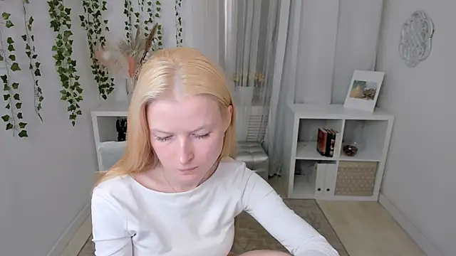 laly_peach - Laly_Peach's free webcam - UK Sex Cams