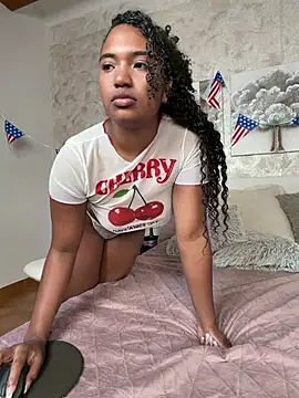 MilaTeenX webcam