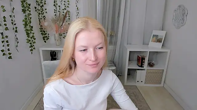 Laly_Peach webcam