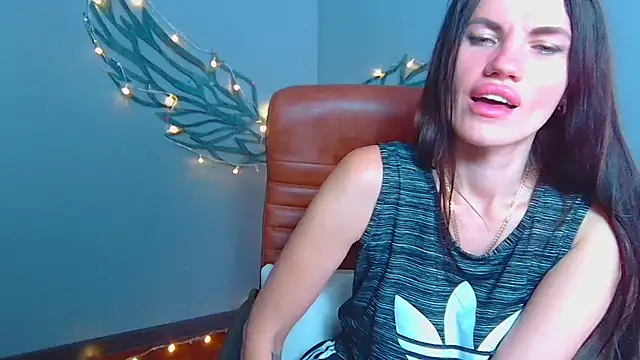 MilaLoona webcam