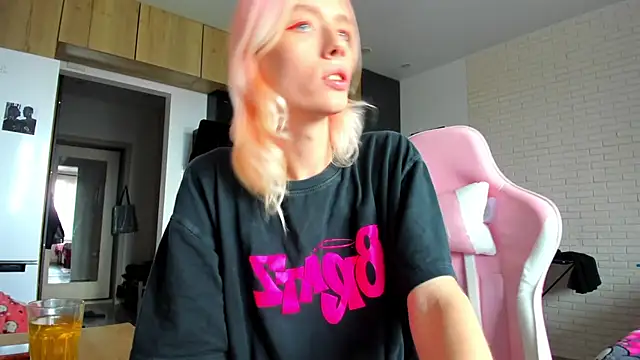 _Alice_Kitty live cam on StripChat