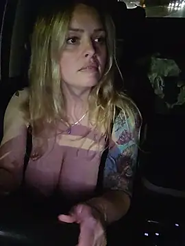 Bridgette03's live cam