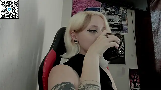 Holy_Mistress_S webcam