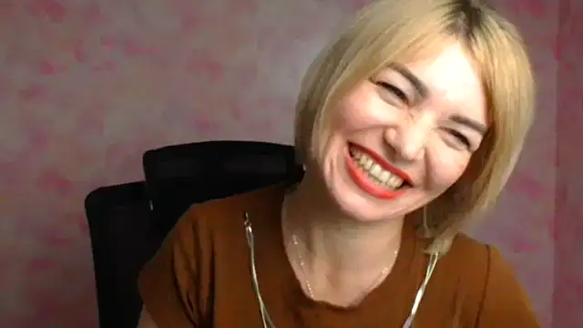 CuttieEmma webcam