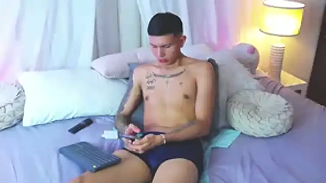 skoook_gray_ webcam