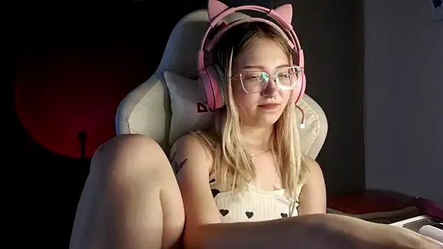 JulieannWiklund webcam