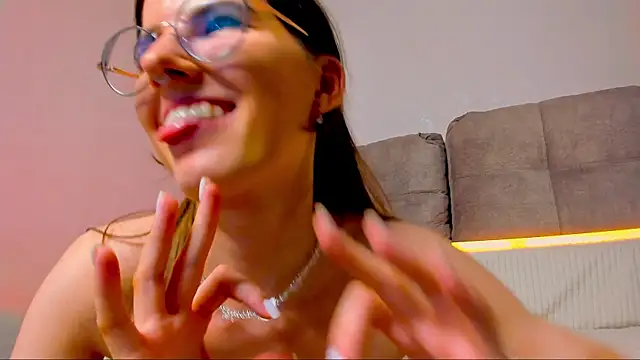 AriellaTesk webcam