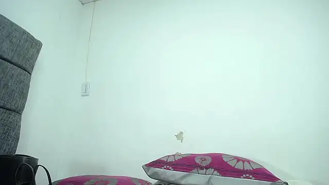 CrushOnMe_ webcam