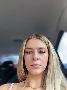 Love_Bri webcam