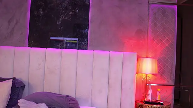 SelenaFrost webcam