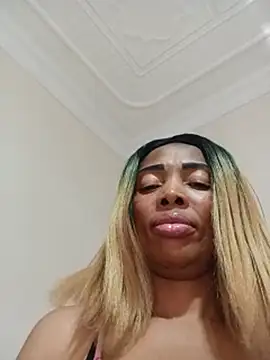 SEXYMOANSXX webcam