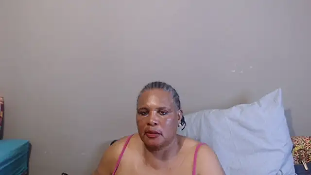 GrandBustyMelon webcam