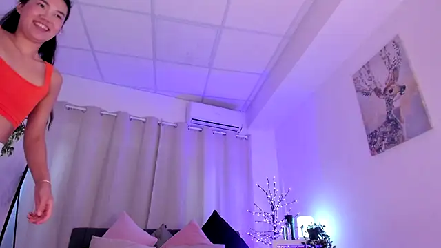 Divine_Madeleine webcam