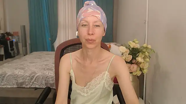 LuxuryNika live cam on StripChat