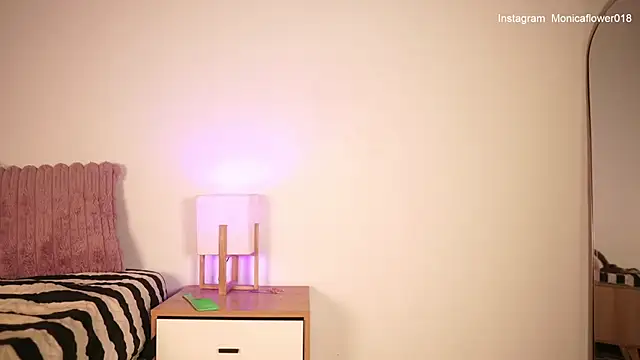 monicaflowerr webcam