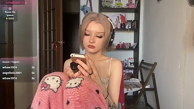 SkinnyWhiteAngel webcam